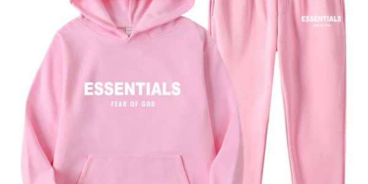 Essentials Hoodie – Minimalist Streetwear Classic