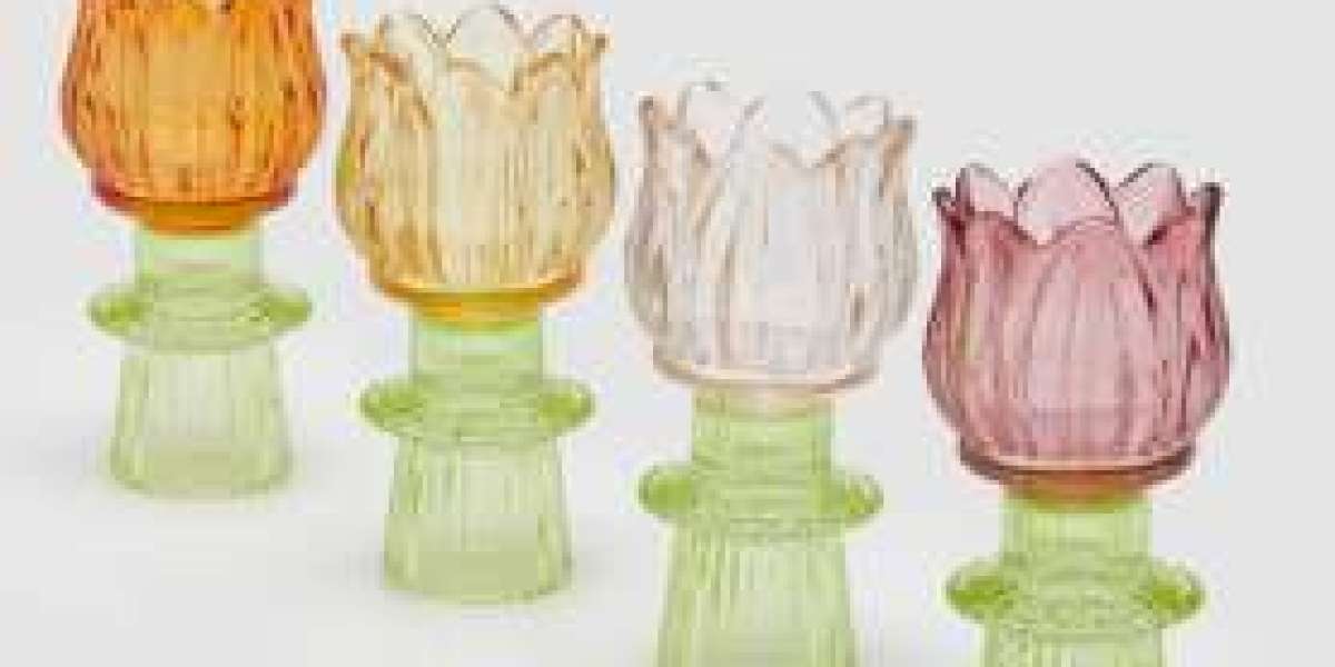 Use Flowers And Plants As Wedding Favors