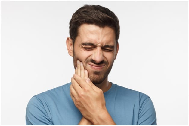 Dead Tooth Symptoms: Pain, Discoloration & What to Do