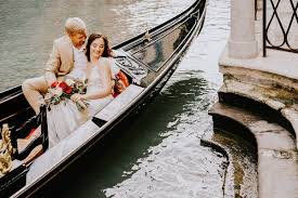 Capturing Forever: What to Know Before Hiring a Venice Wedding Photographer – Serenissima Weddings