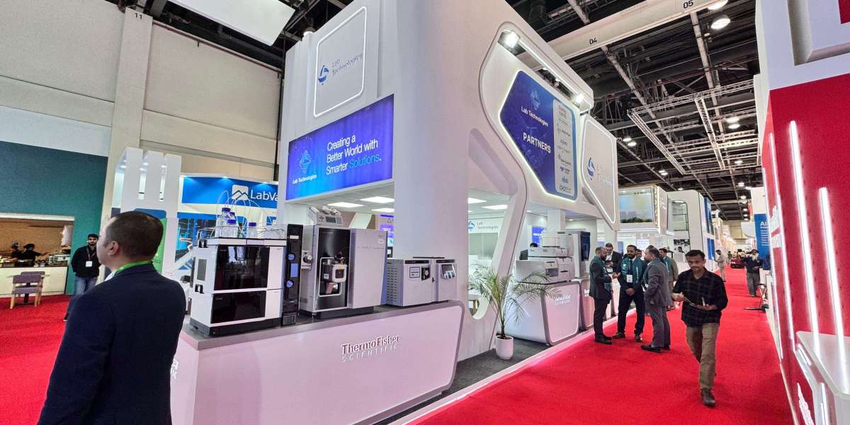 Exhibition Stand Builders in Dubai: How Fotoboxx Exhibitions is Redefining Trade Show Experiences in the UAE