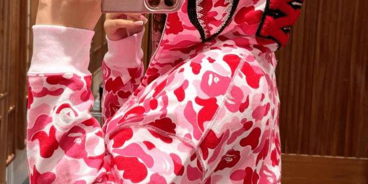 The Modern Appeal of the BAPE Hoodie in Streetwear Culture