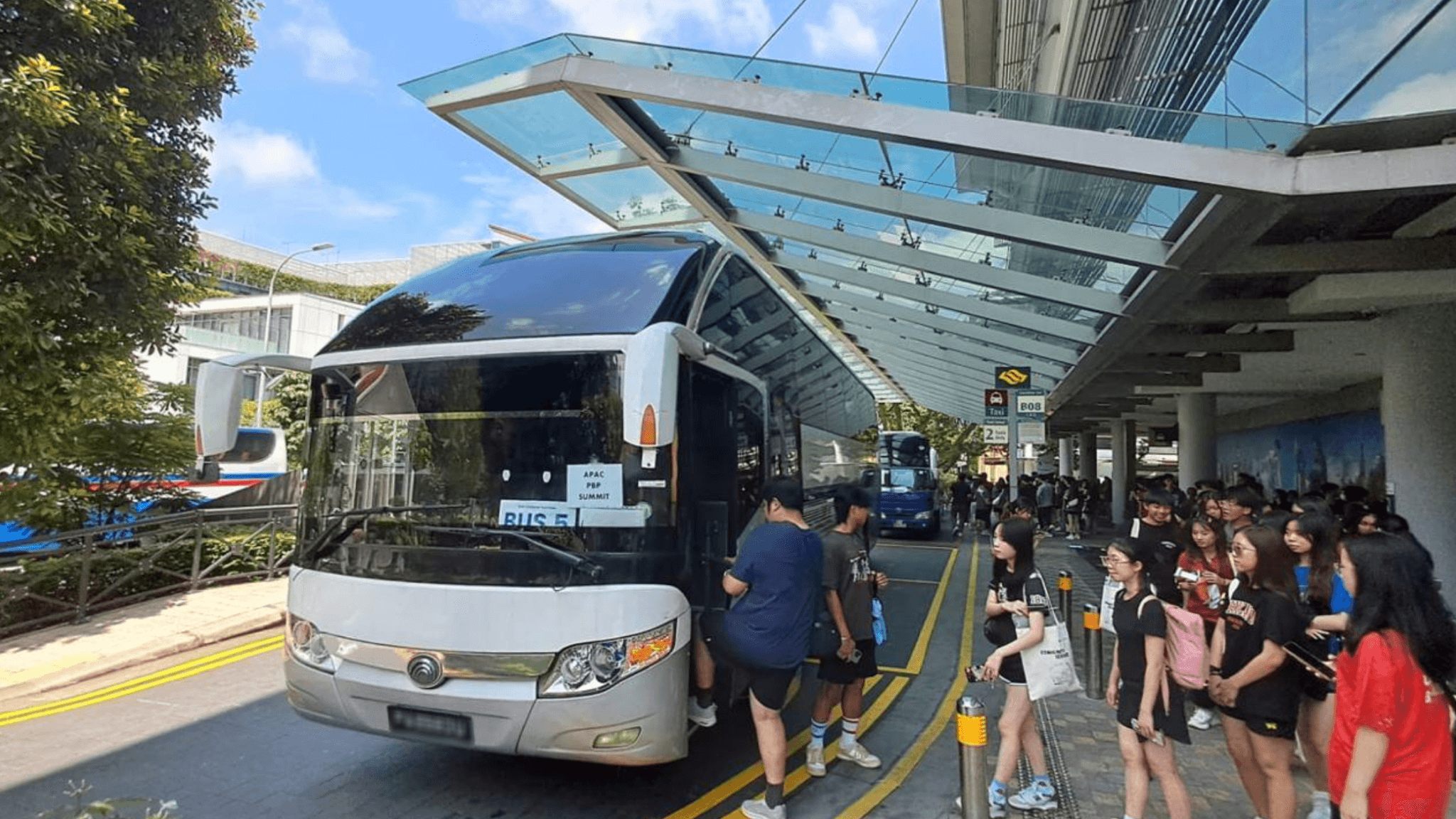 Learn How to Arrange Shuttle Buses for Large Events