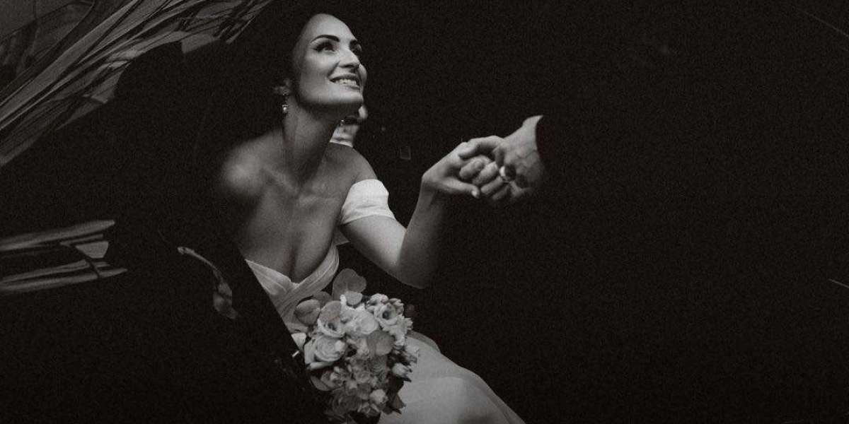 Luxury Portland Wedding Limousine Service | Arrive in Elegance