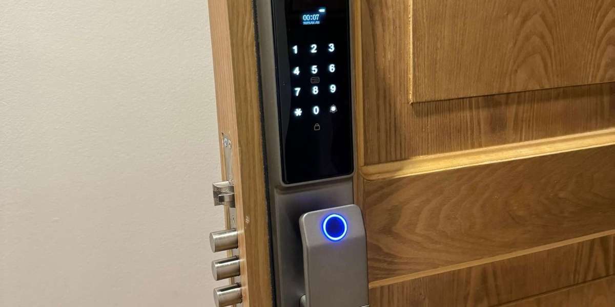 Smart Door Locks for Homes: Upgrade to Keyless Security