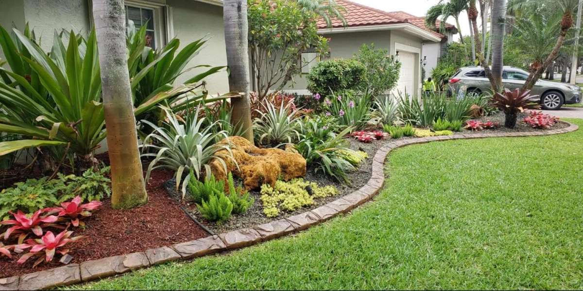 Concrete Landscape Edging in Port St. Lucie, FL