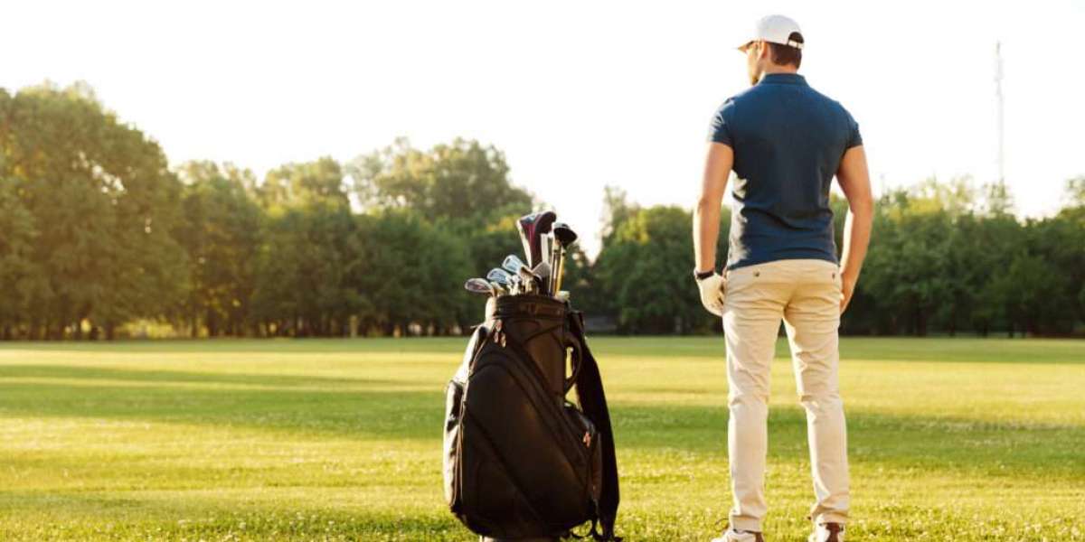 How to Ship Golf Clubs and Travel Light