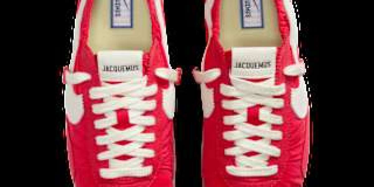 Nike Moon Shoe SP x Jacquemus限量發行，吸引潮流追隨者