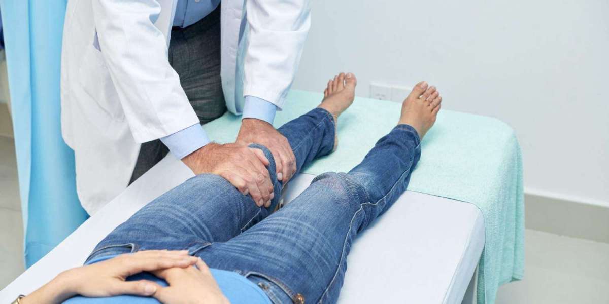 Leading Specialist in Minimally Invasive Knee Surgery