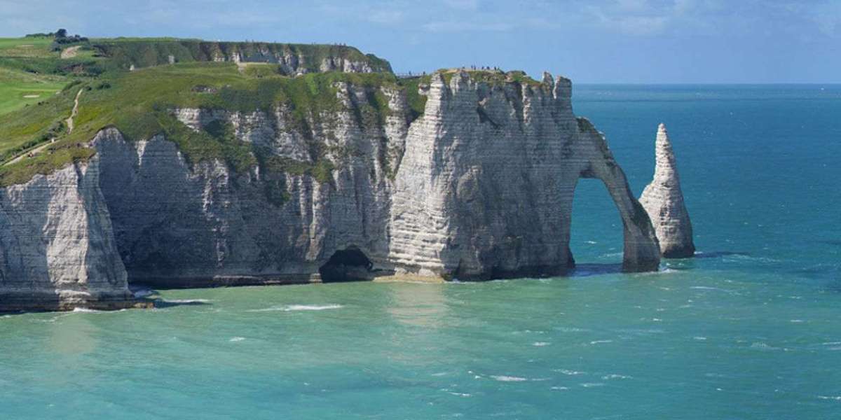 Jackson Laurie and the Dynamics of Underwater Currents