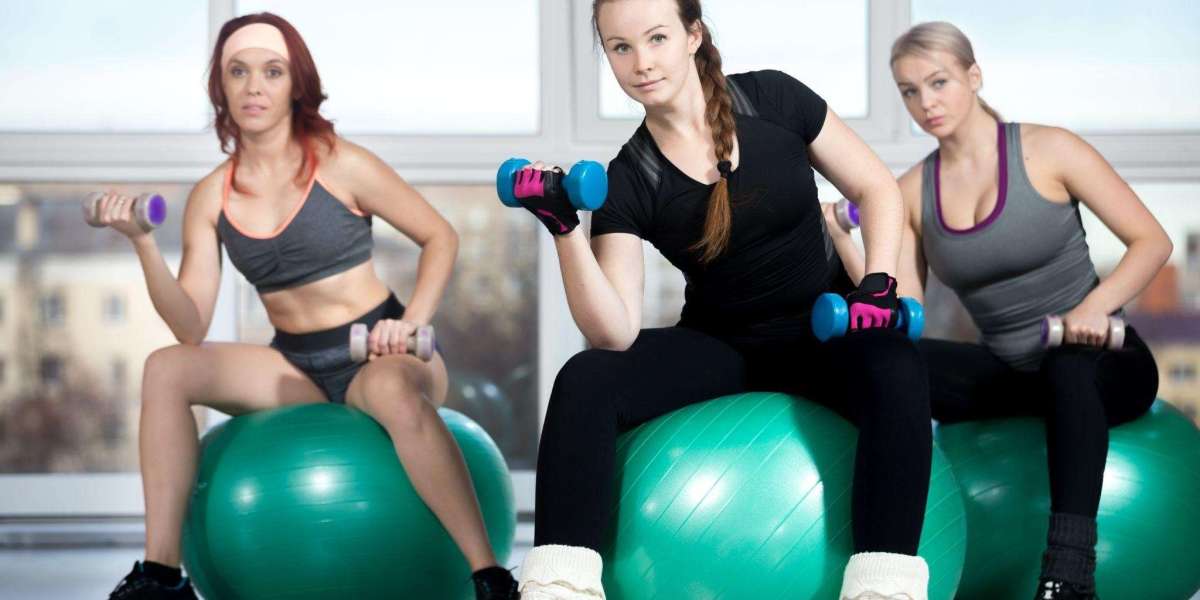 Maximize Fitness Goals with a Personal Trainer: A Complete Guide