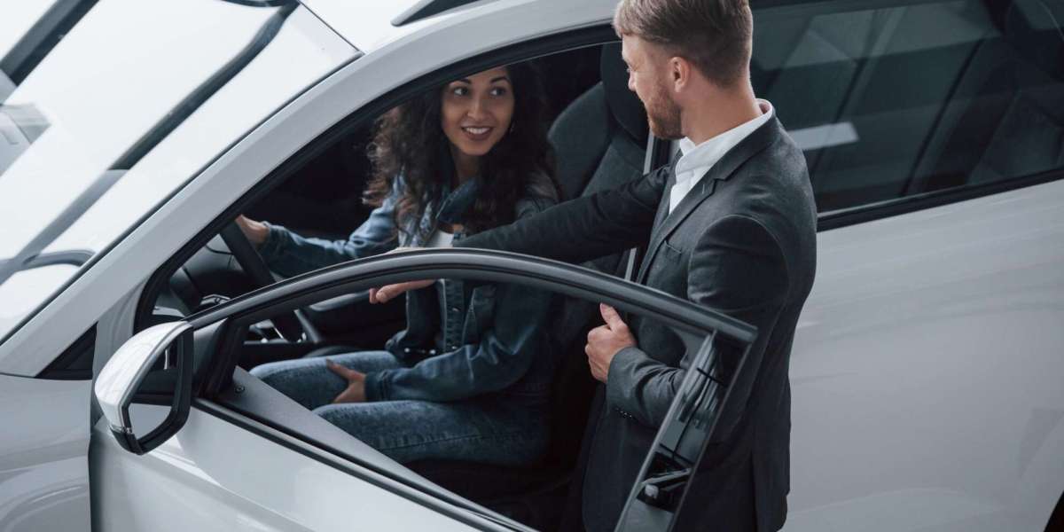 Renting a convertible or a regular car in Abu Dhabi: a nice gesture or a practical solution